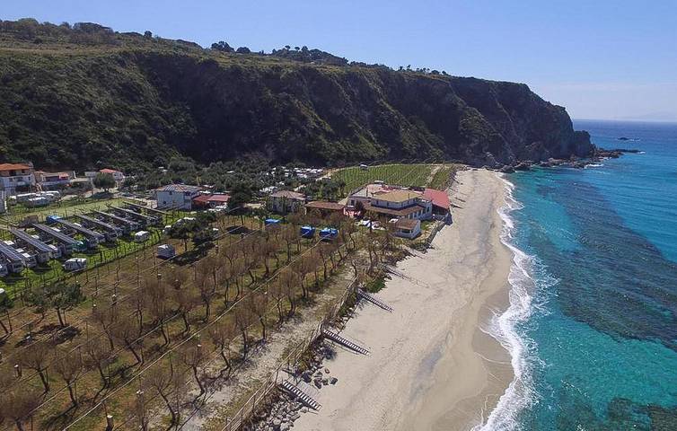 Appartement de vacances entier, Appartement en bord de mer avec cuisine et parking, près du centre de Santa Maria in Faro Capo Vaticano, Ricadi (municipality)