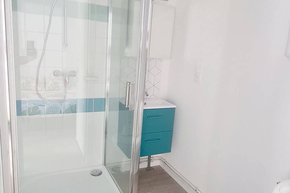 Appartement entier, Studio entièrement rénové. in Cambrai, Département Nord