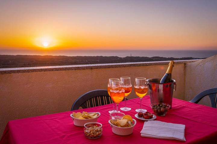 Appart’hôtel pour 4 personnes, avec piscine et vue ainsi que terrasse et jardin