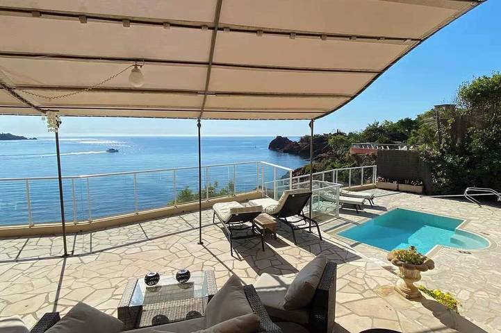 Location de vacances pour 8 personnes, avec jacuzzi et jardin ainsi que balcon et piscine dans Port de la Figueirette
