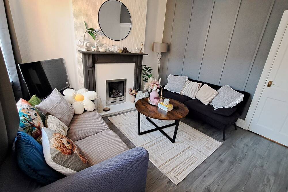 The Modern Entire House in Coventry City Centre in Coventry, Birmingham Area