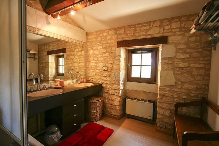 Location de vacances pour 2 personnes, avec jardin ainsi que jacuzzi et terrasse à Sainte-Foy-de-Longas - 3