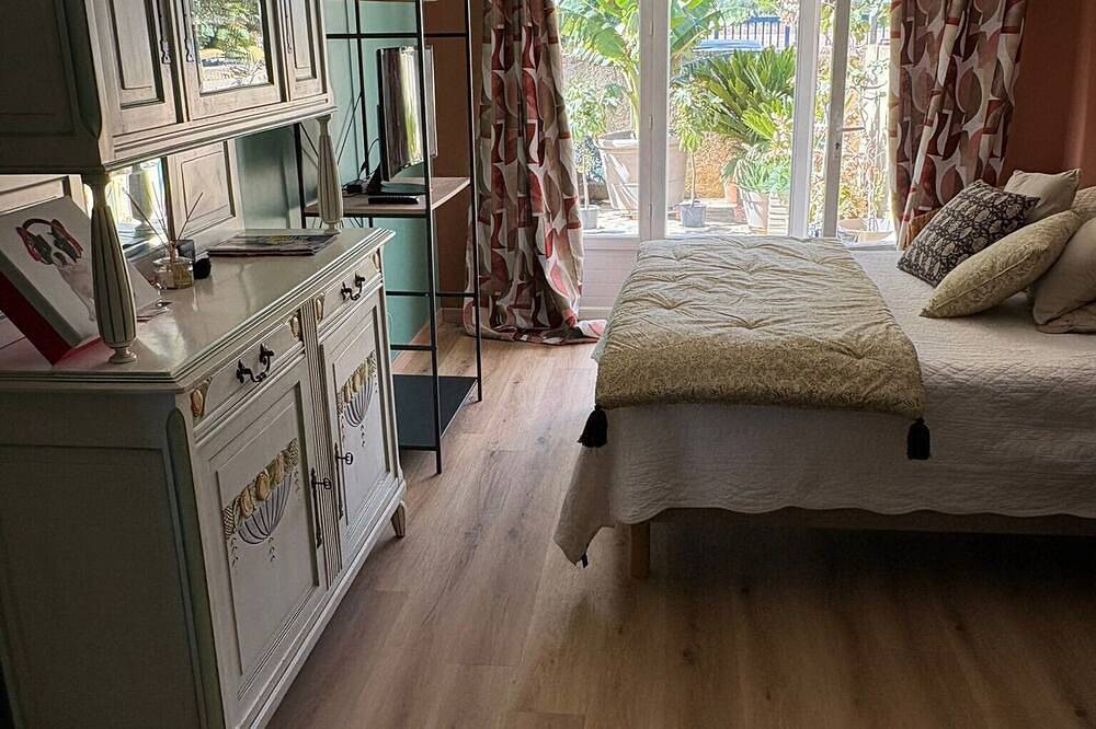 Bed and Breakfast 'Aux Amelierets' con piscina compartida, terraza compartida y Wi-Fi in Saint-Just, Côte d'Améthyste