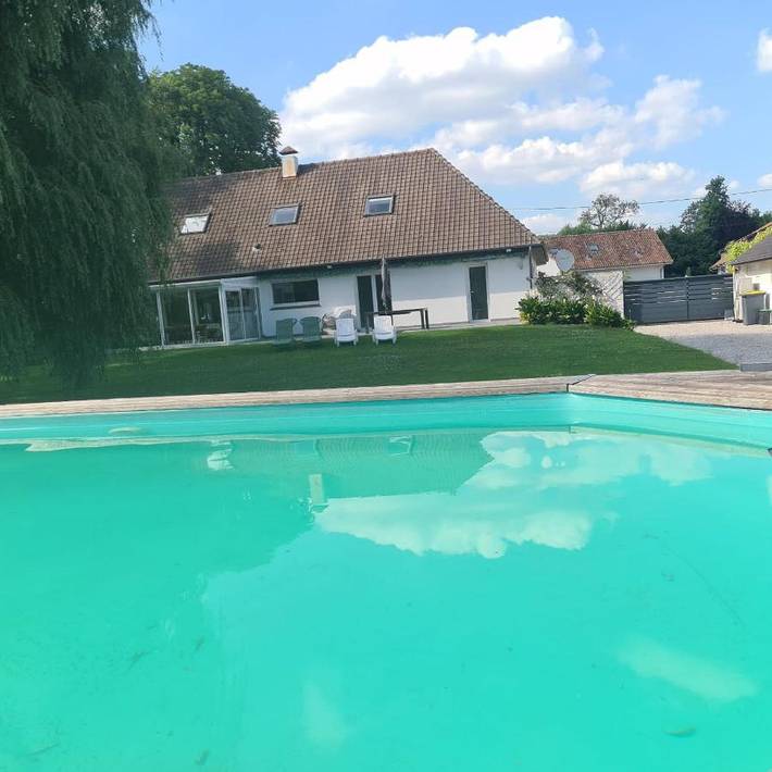 Gîte pour 8 personnes, avec piscine et terrasse à Cormont