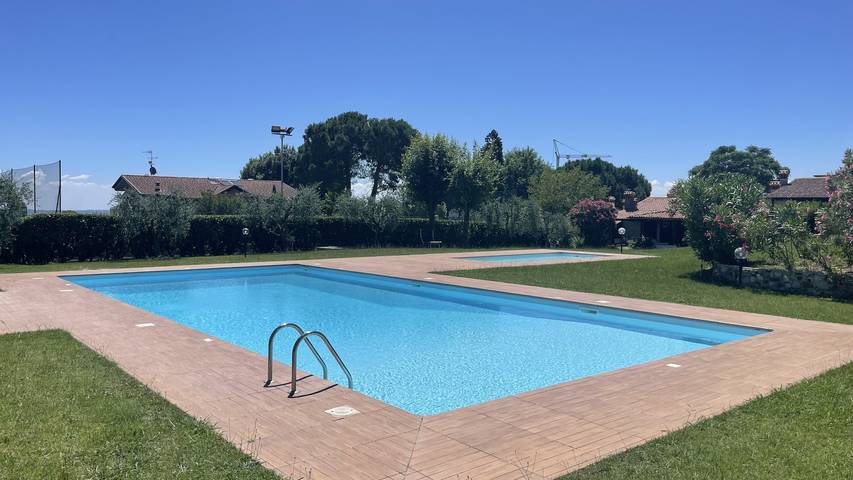 Casa vacanza per 6 persone, con terrazza e vista lago nonché piscina per bambini e giardino, con animali domestici in Soiano del Lago