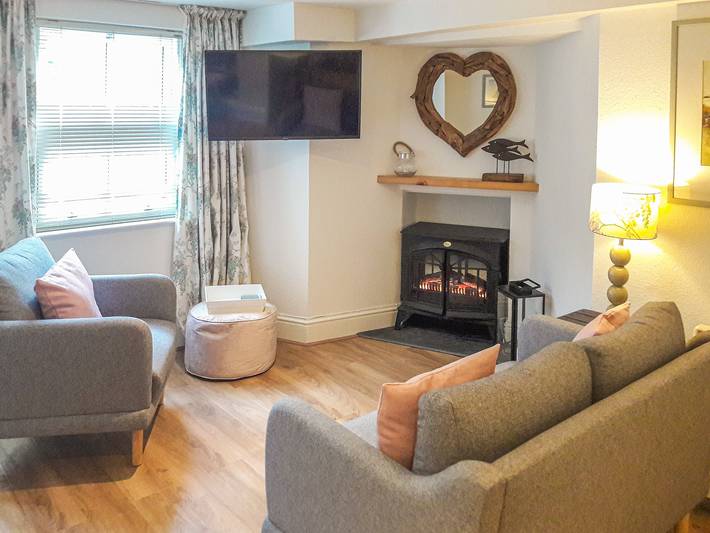 Cottage for 2 people, with pets in Dartmouth