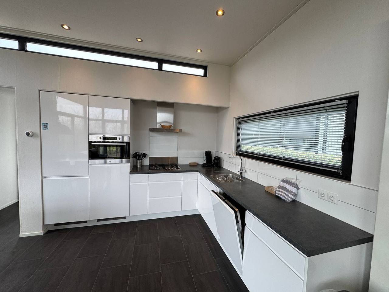 Neu - mit Airco: familienfreundliches Chalet Küstenzeit mit Zaun für 6 Personen nahe Strand & Nordsee in Nieuwvliet, Zeeuwse Kust