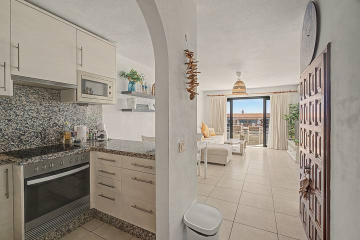 Hel lägenhet, Apartment with Stunning Ocean View, Pool, Garden, Terrace & Wi-Fi in Callao de la Cochina (Arona), Arona