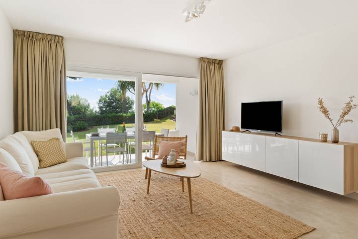 Entire apartment, Apartment 'Margarita In Miraflores' with Sea Views, Shared Pool and Wi-Fi in La Cala de Mijas, Mijas