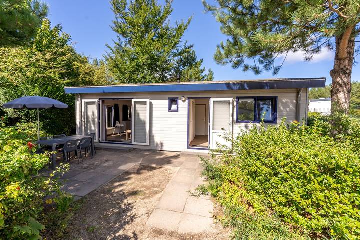 Chalet für 6 Personen, mit Balkon/Terrasse und Terrasse sowie Garten und Pool in Egmond