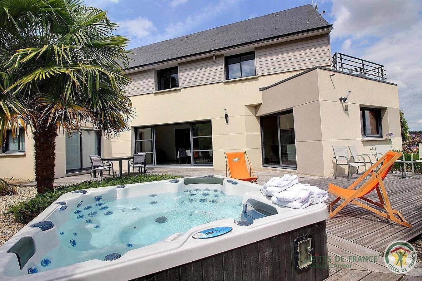 Villa Emeraude - Chambre Armor in Léhon, Dinan