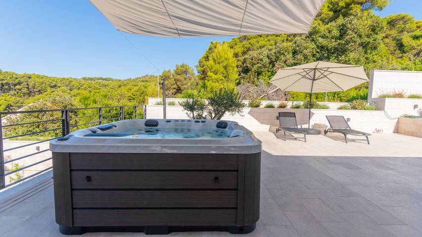 Casa Bianca-Brac by Villas Guide in Selca, Brac