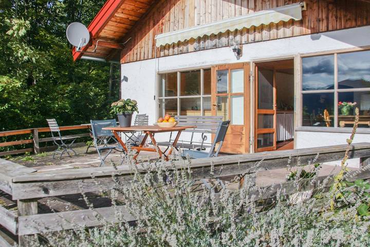 Romantisches Landhaus "Chalet am Brand" mit Garten, Grill & TV in Bayerische Alpen