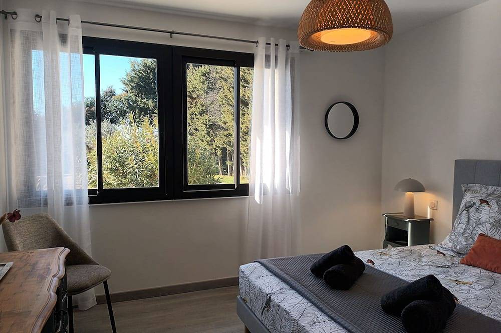 Villa 12 pers, air-conditioned, 4x10 pool, poolhouse, in the countryside but not isolated. in Orange, Vaucluse