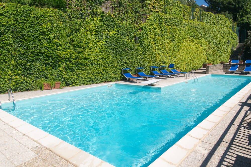 Luxusvilla, Seeblick, privater Swimmingpool, privater Strand, nahe Rom in Trevignano Romano, Braccianosee