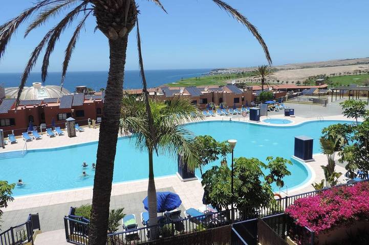 Villa für 8 Personen, mit Whirlpool und Balkon sowie Pool und Garten in Gran Canaria Süd