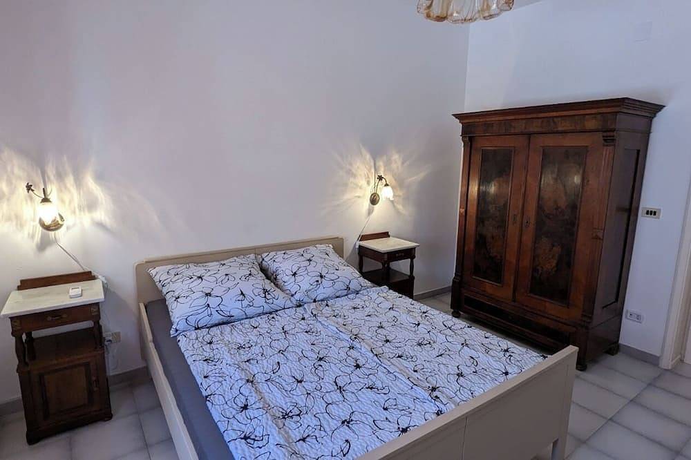 Casa Emilia - \"Your temporary home\" - spacious, cozy and central in Carovigno, Salento