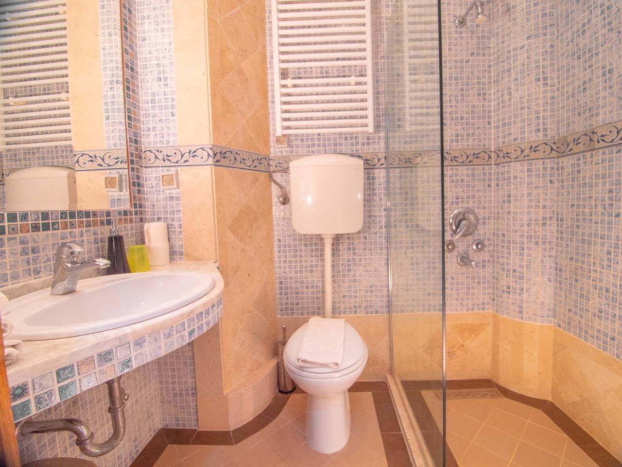 Zimmer Balkon Meerseite n1 in Sveti Stefan, Opština Budva