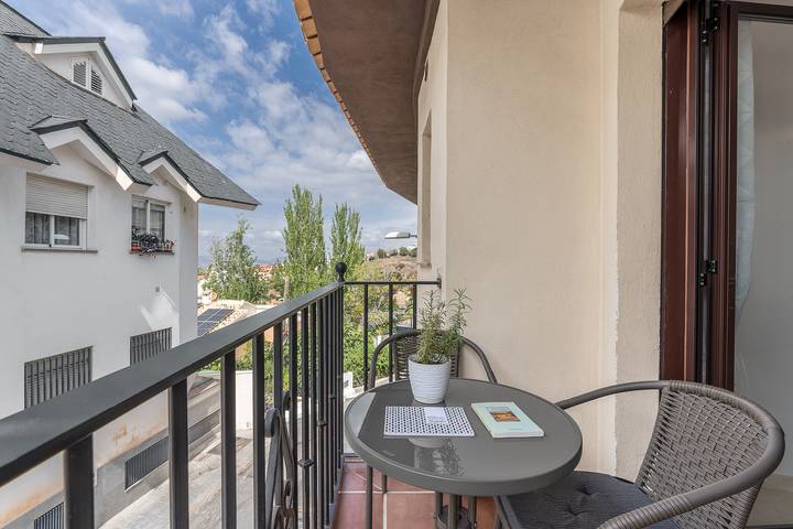 Entire apartment, Apartment 'Apartamento Molinillo' with Mountain Views, Wi-Fi and Air Conditioning in Barrio de la Vega, Monachil