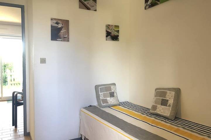 Gîte pour 3 personnes, avec jardin et piscine dans Plage Kerou - 4