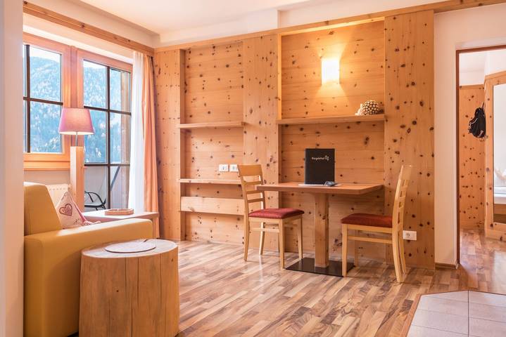 Apartamento inteiro, Apartamento de férias 'Riegelehof 1' com varanda, jardim e Wi-Fi in Laion, Dolomiti Superski