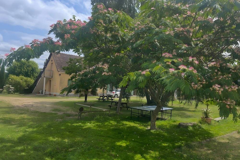 Chambre d’hôtes « La Rivetière - Les Mésanges » avec terrasse et jardin partagés, Wi-Fi in Courcemont, Sarthe