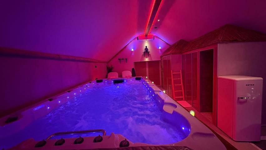 Hôtel pour 2 personnes, avec Jacuzzi et Terrasse ainsi que Piscine et Sauna