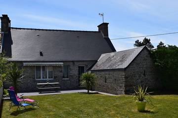 Gîte pour 6 personnes, avec jardin à Surville