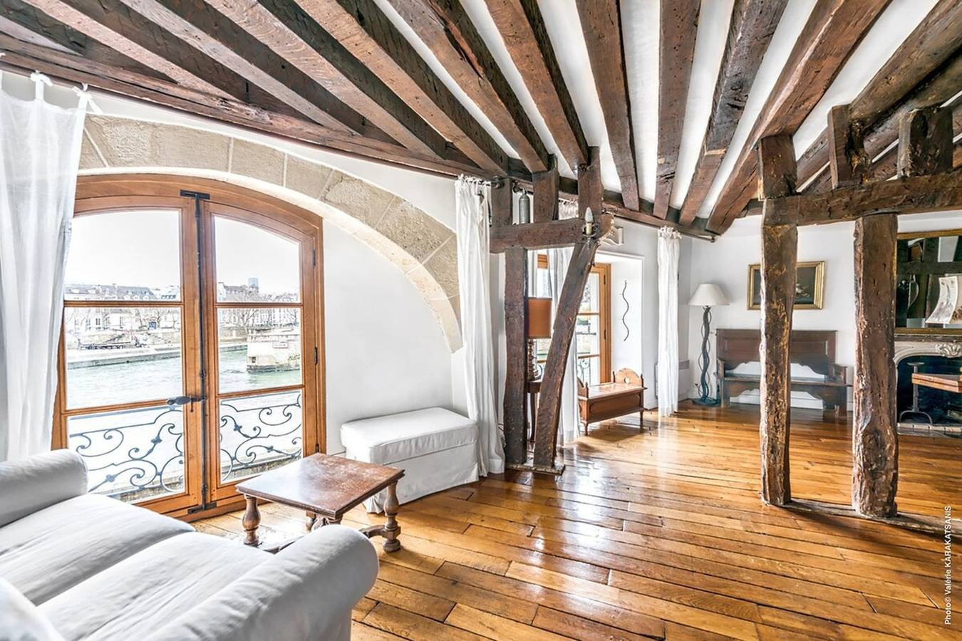Entire apartment, Ile Saint Louis - Quai d'Orleans 2bdr in 4th Arrondissement, Paris