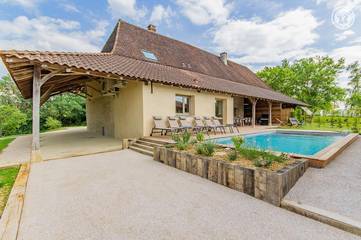 Gîte pour 14 personnes, avec piscine ainsi que jardin et terrasse dans Dommartin-lès-Cuiseaux