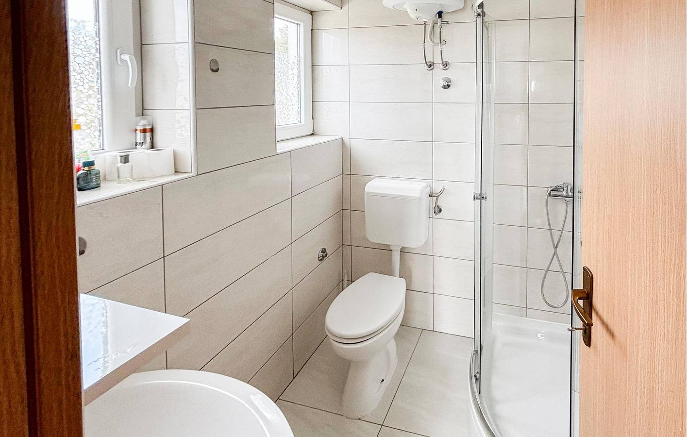 Appartement de vacances entier, Appartement en bord de mer avec terrasse, Wi-Fi et parking, à 900 m de la plage naturiste de Kandarola in Kampor, Rab