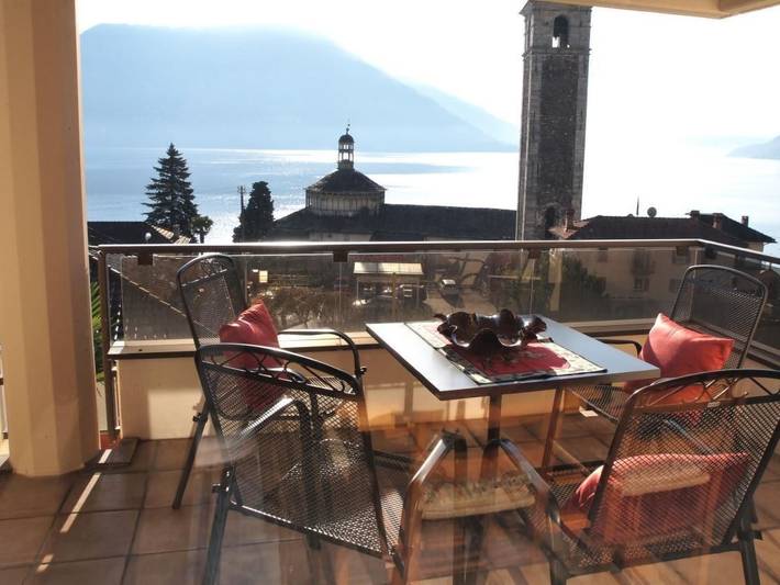 Ferienwohnung für 4 Personen, mit Balkon und Terrasse sowie Garten und Sauna in Brissago