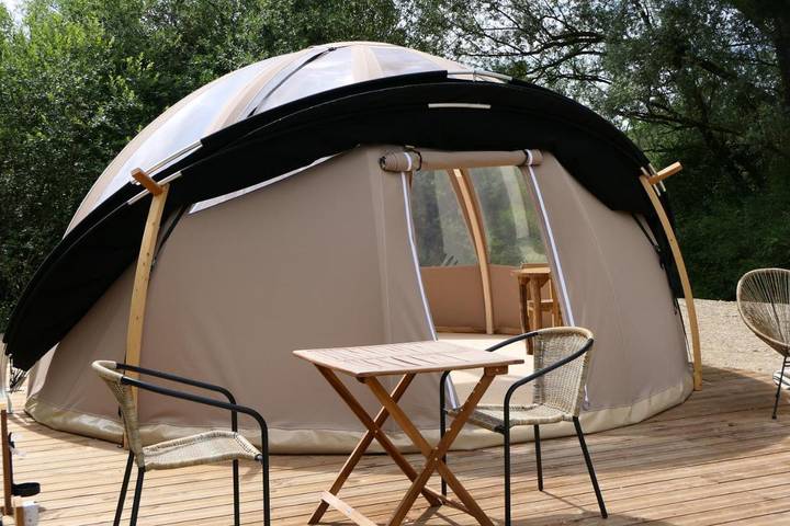 Tente pour 4 personnes, avec jardin et terrasse ainsi que vue sur le lac et vue dans Grand Est - 2