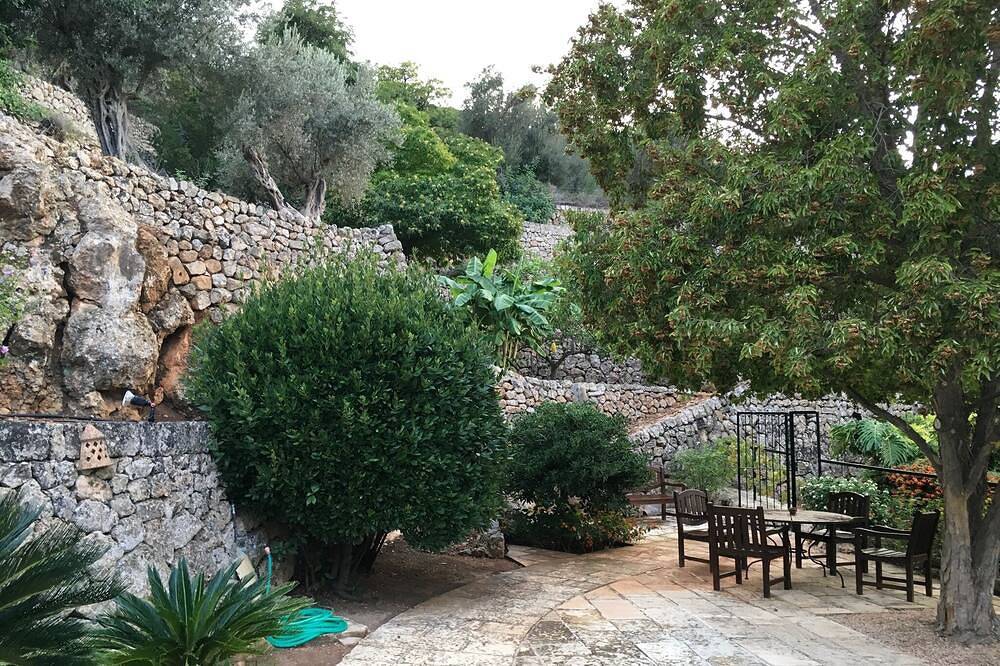 Ca'n Pons, Villa with breathtaking views, gardens, wifi and private heated pool. in Sóller, West Majorca