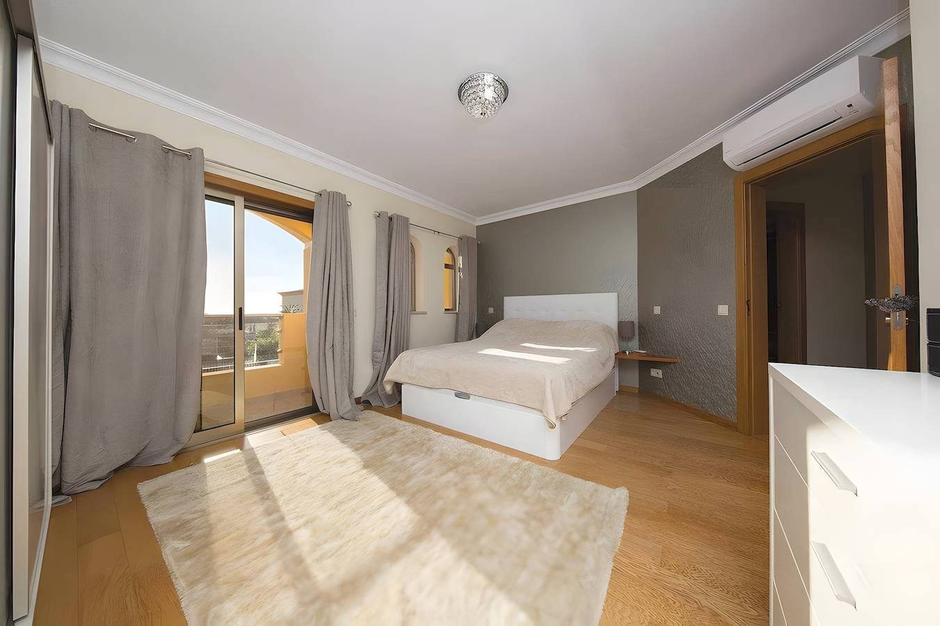 V4 with Private Pool in a Peaceful Location in Guia, Faro District