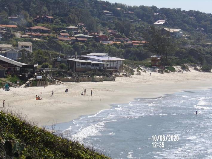 Casas e apartamentos de temporada para 2 pessoas, com jardim e piscina e ainda vista em Garopaba