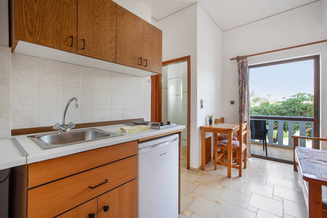 Apartamento entero, Apartamento 'Popi 3 Adultos' con vistas al mar, Wi-Fi y aire acondicionado in Agia Marina, Region de Chania