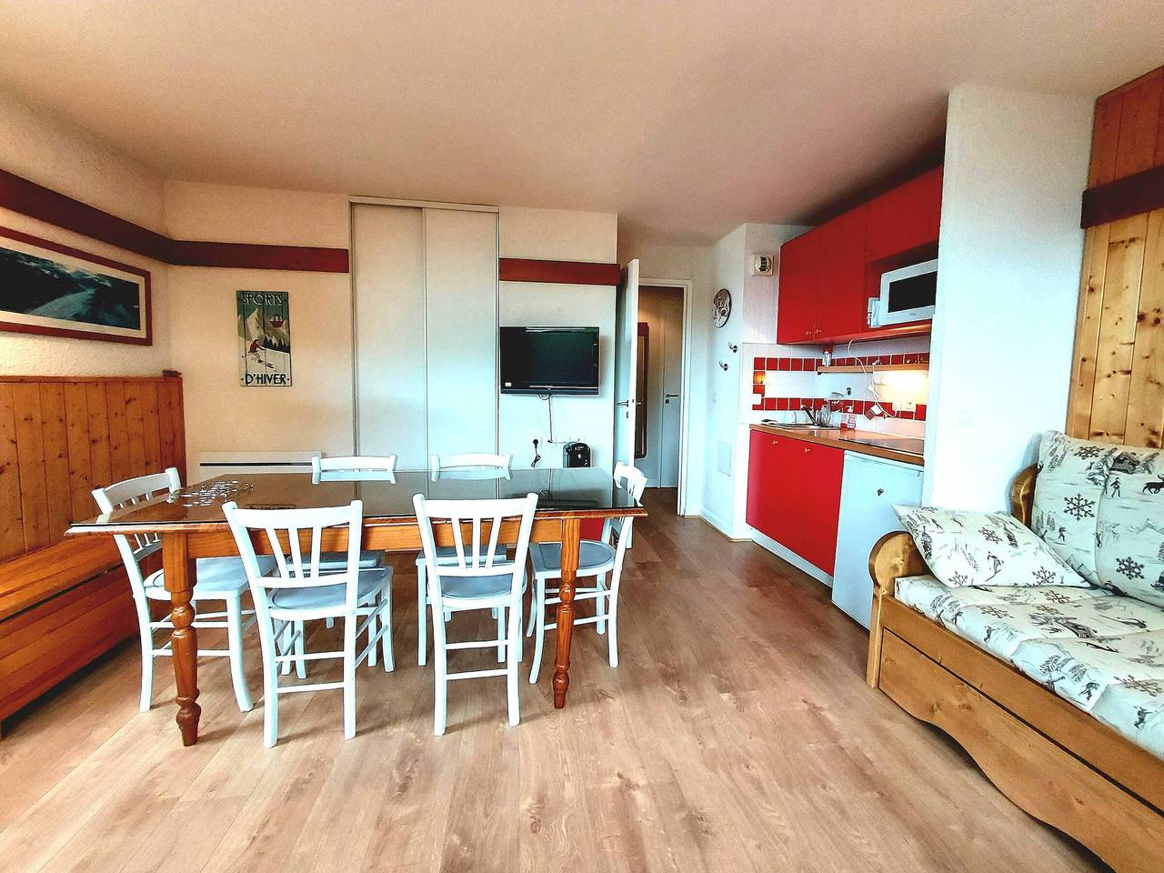 Ganze Wohnung, Geräumige 2-Zimmer-Wohnung mit Balkon und Parkplatz, im Herzen von Plagne 1800 in La Plagne, La Plagne-Tarentaise