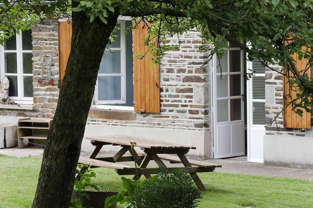 Klein huis o waterkant. in Saint-Pierre-Maubant-du-Bocage, Vire und omgeving