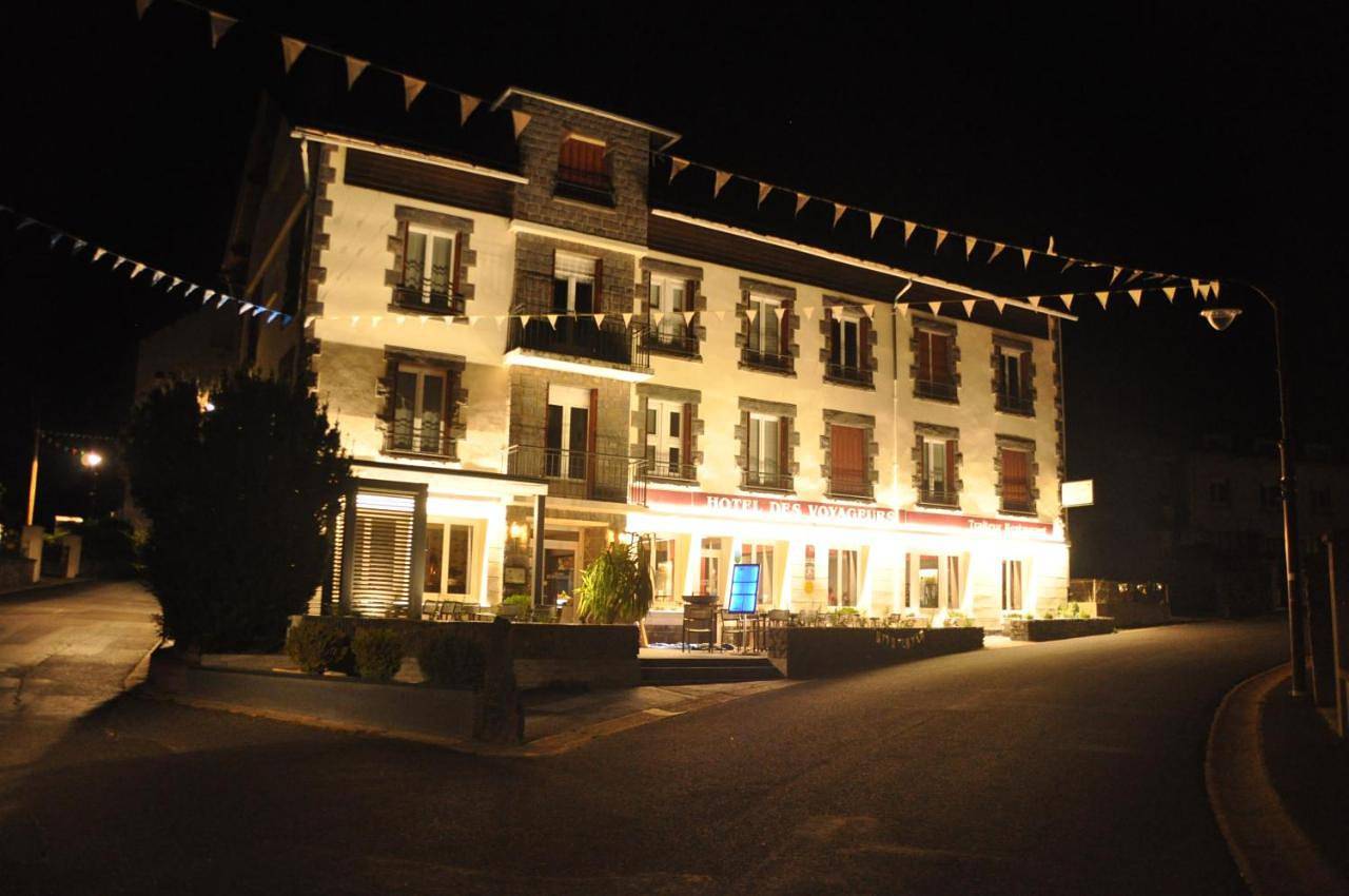 Hôtel des Voyageurs Restaurant Traiteur in Bagnols, Parc naturel régional des Volcans d'Auvergne