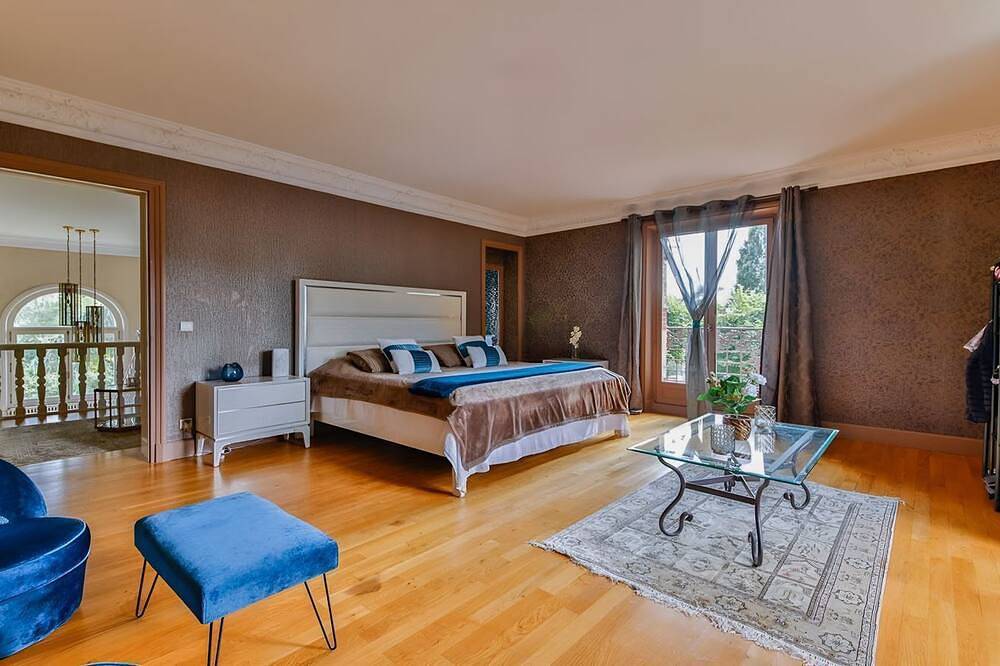 Chateau Pernelle - Siete Habitaciones Villa, Capacidad 14 in Saint-Leu-la-Forêt, Valle del Oise