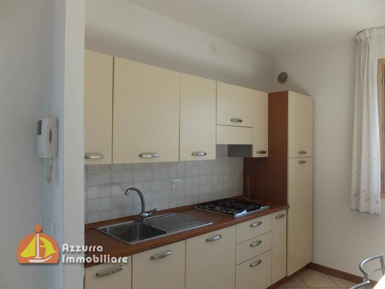 Ganze Wohnung, Ferienwohnung 'Residenz Borgo Dei Fiori H06' mit Gemeinschaftspool und privater Terrasse in Lido di Jesolo, Jesolo
