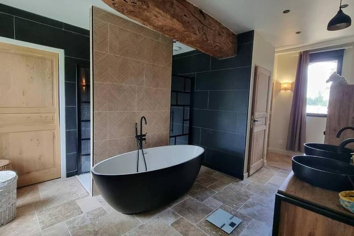 Location de vacances pour 10 personnes, avec Terrasse et Piscine à Allonnes - 3