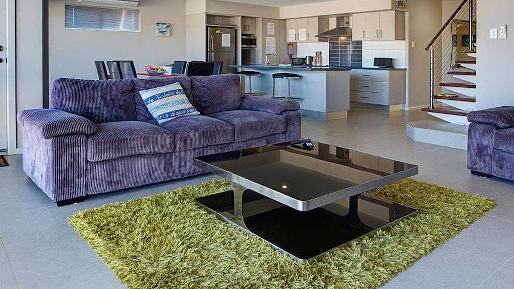 Moderne Villa in der Exmouth Marina mit Bootsanlegestelle. in Exmouth, Western Australia