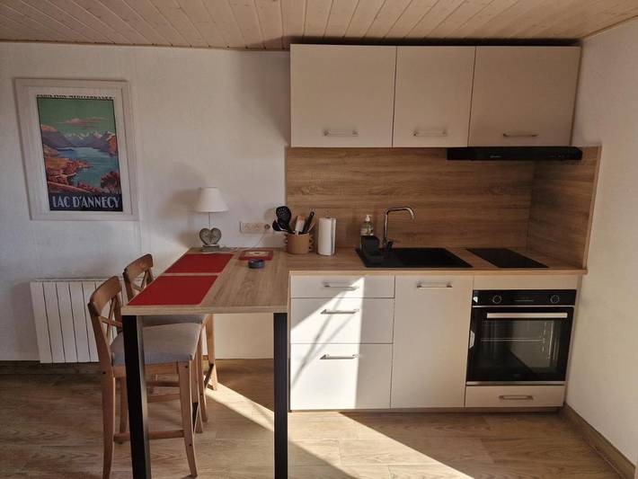 Gîte pour 2 personnes, avec piscine ainsi que jardin et vue à Poisy - 4