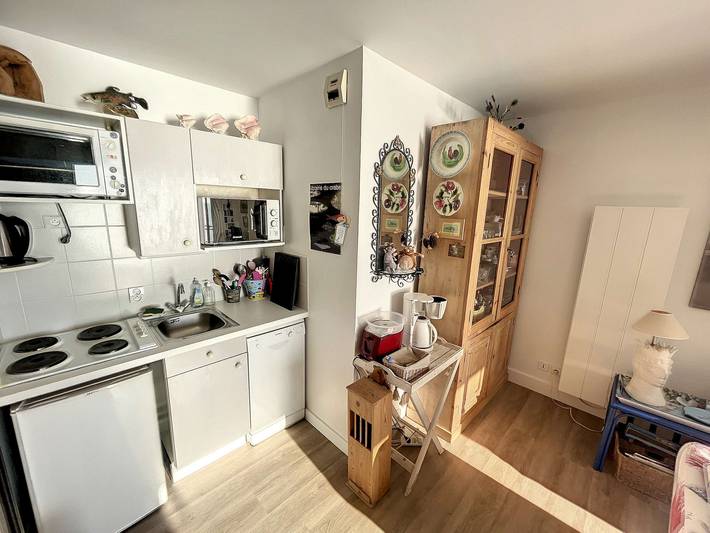 Ganze Wohnung, Zentrales Apartment mit Balkon, Privatparkplatz in Granville, Côte de la Déroute