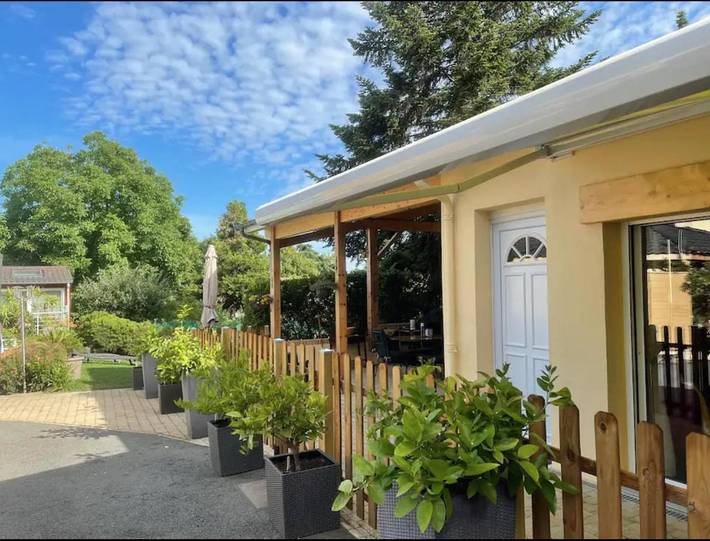 Maison de vacances pour 8 personnes, avec Jacuzzi et Terrasse ainsi que Jardin et Piscine