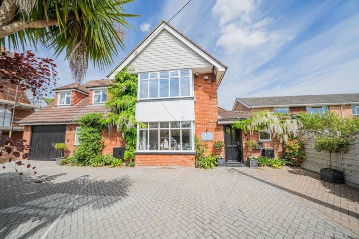 Holiday rental for 10 people, with Garden in Barton on Sea