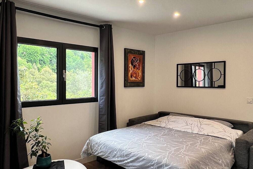 4-room duplex apartment - jacuzzi & terrace in La Trinité, Nizza Region