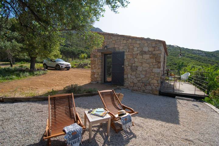 Studio entier, Maisonnette en plein maquis, vue splendide à 5 min du centre et de la plage in Calvi, Région de Calvi